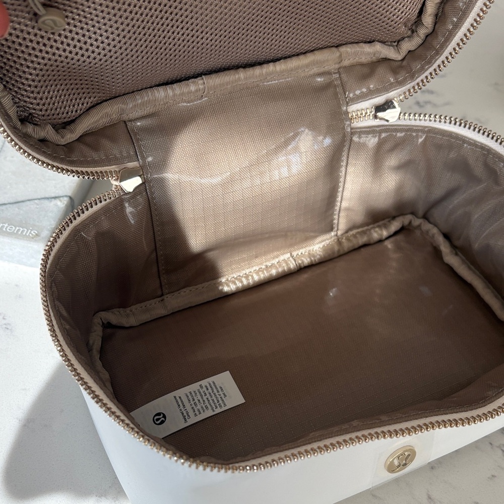 lululemon athletica Cream Travel toiletry bag with Gold Accents - Picture 5 of 5